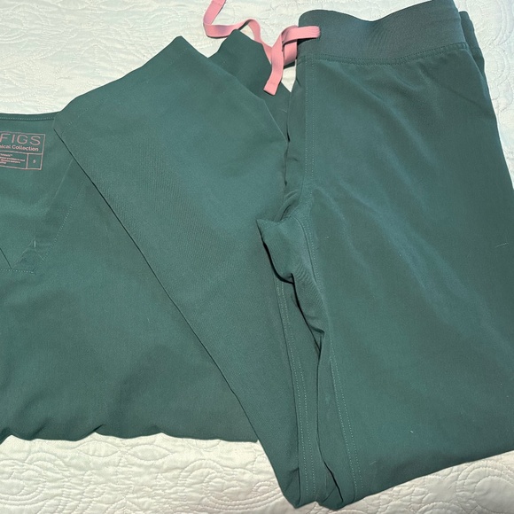 Figs - Women’s Scrub Set - Small - Picture 2 of 2